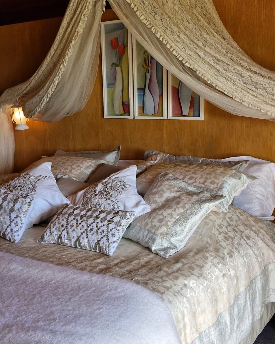 Suíte Branca Superior Indiano - sofá-cama com dossel